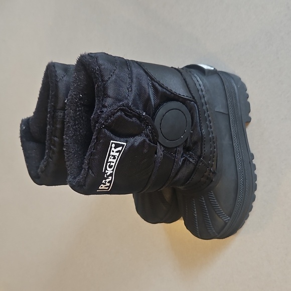 Ranger black baby toddler snowboots - Picture 1 of 8